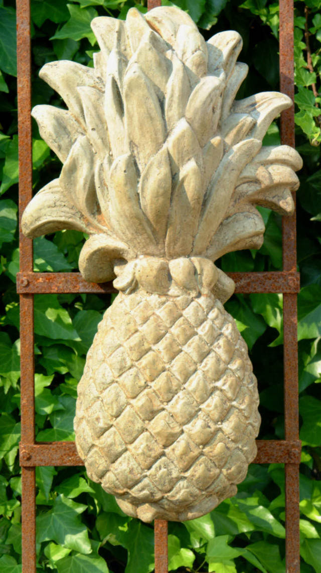 38021 Large Pineapple Plaque